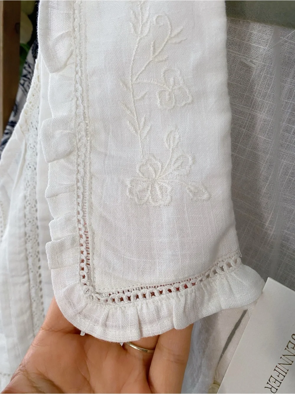JENNIFER & GRACE Off-White Ruffle Collar Embroidered Cotton Sleeveless Top! 🐚 - Picture 6 of 12